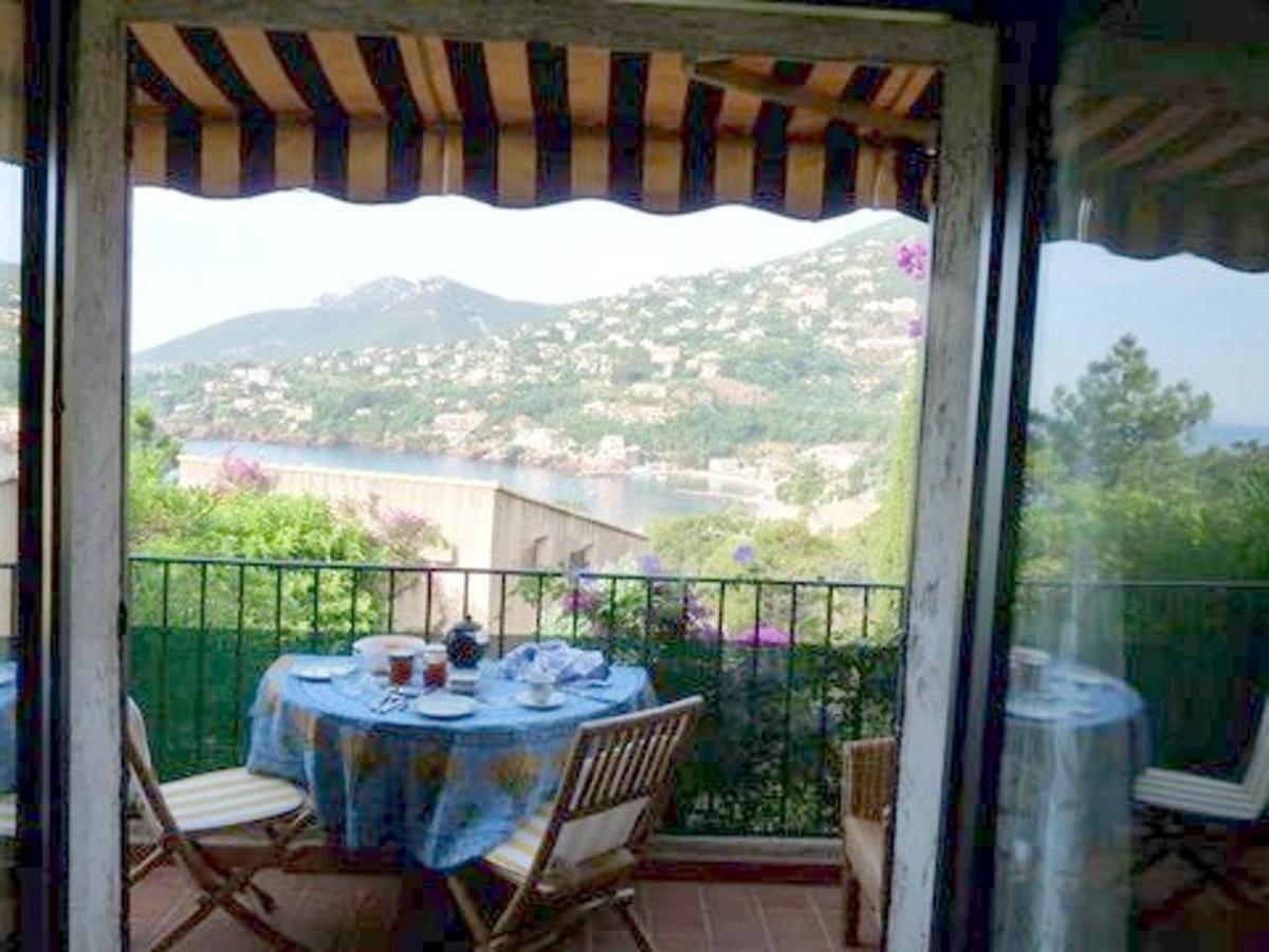 Studio A Theoule Sur Mer A 400 M De La Plage Avec Vue Sur La Mer Terrasse Amenagee Et Wifi Apartment Luaran gambar