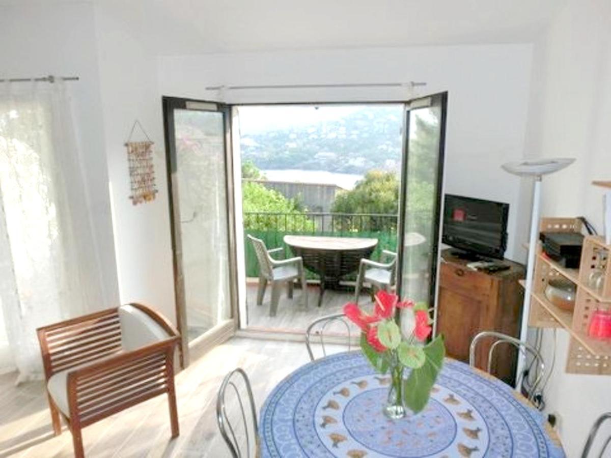 Studio A Theoule Sur Mer A 400 M De La Plage Avec Vue Sur La Mer Terrasse Amenagee Et Wifi Apartment Luaran gambar